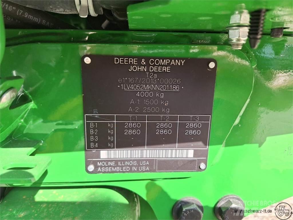 John Deere 4052M Коммунальные тракторы