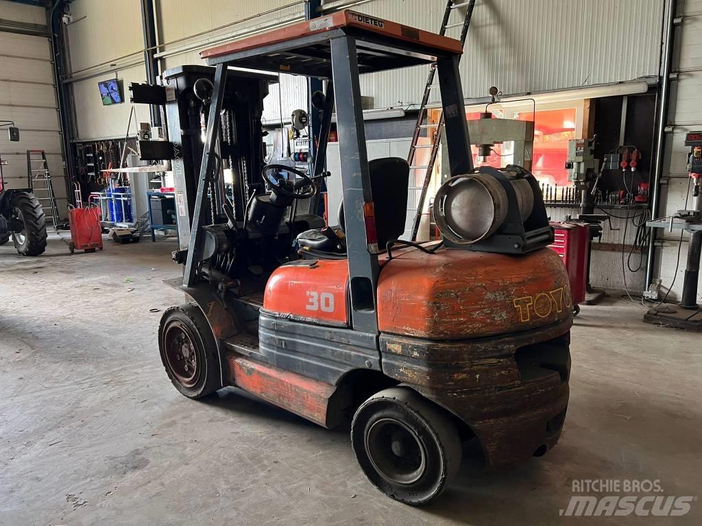 Toyota 02-6 FG F 30 Газовые погрузчики