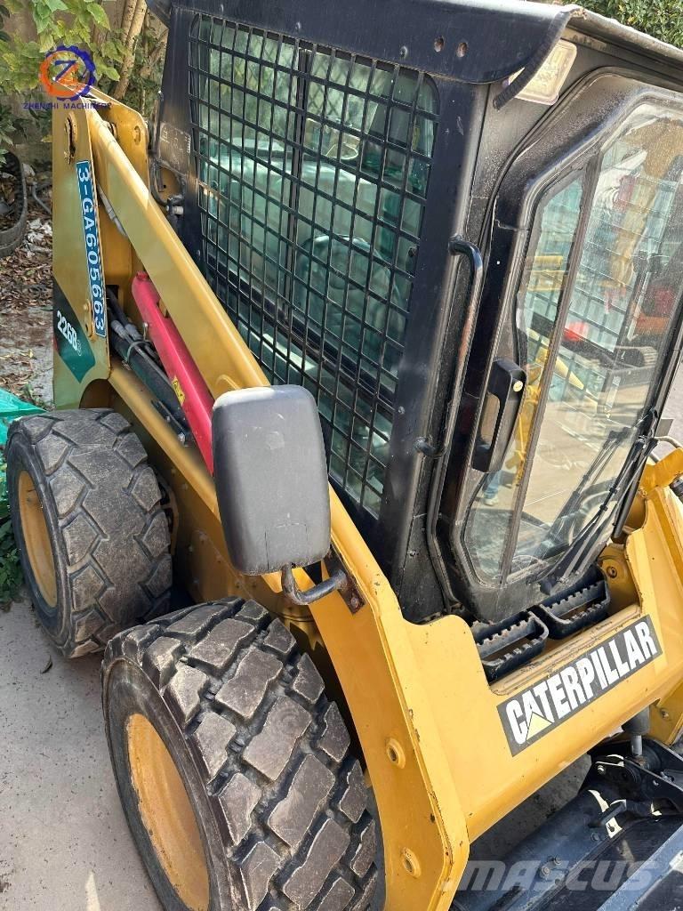 CAT 226 B Мини-погрузчики