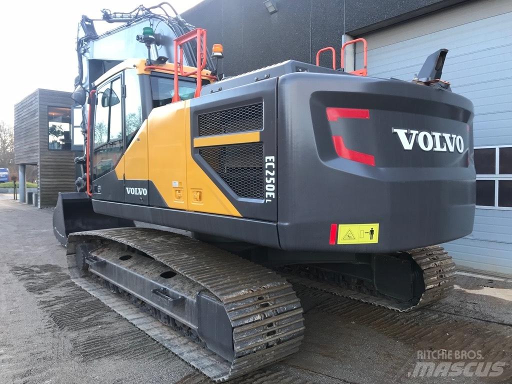 Volvo EC 250 E Гусеничные экскаваторы