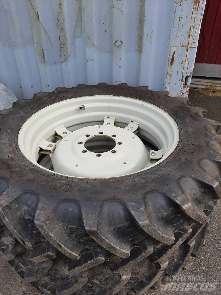 BKT 380/85R34 Навесное оборудование и запчасти