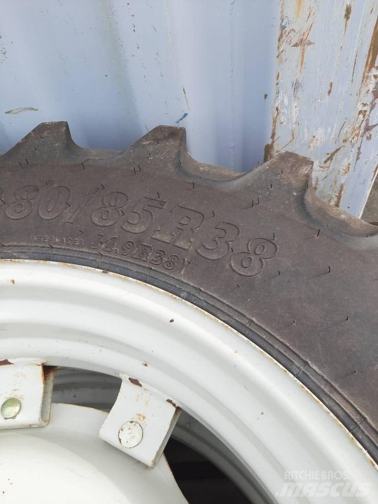 BKT 380/85R34 Навесное оборудование и запчасти