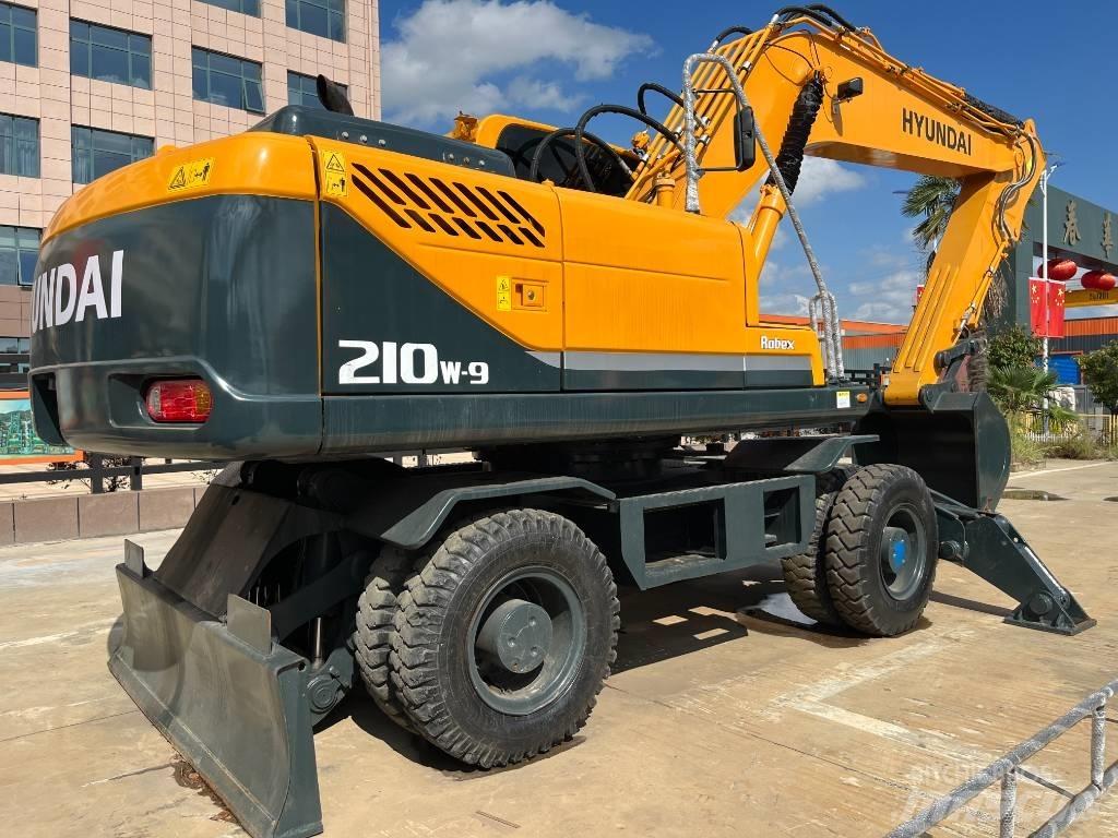 Hyundai R210W Колёсные экскаваторы