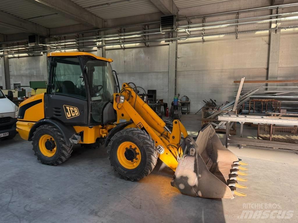 JCB 406 Фронтальные погрузчики