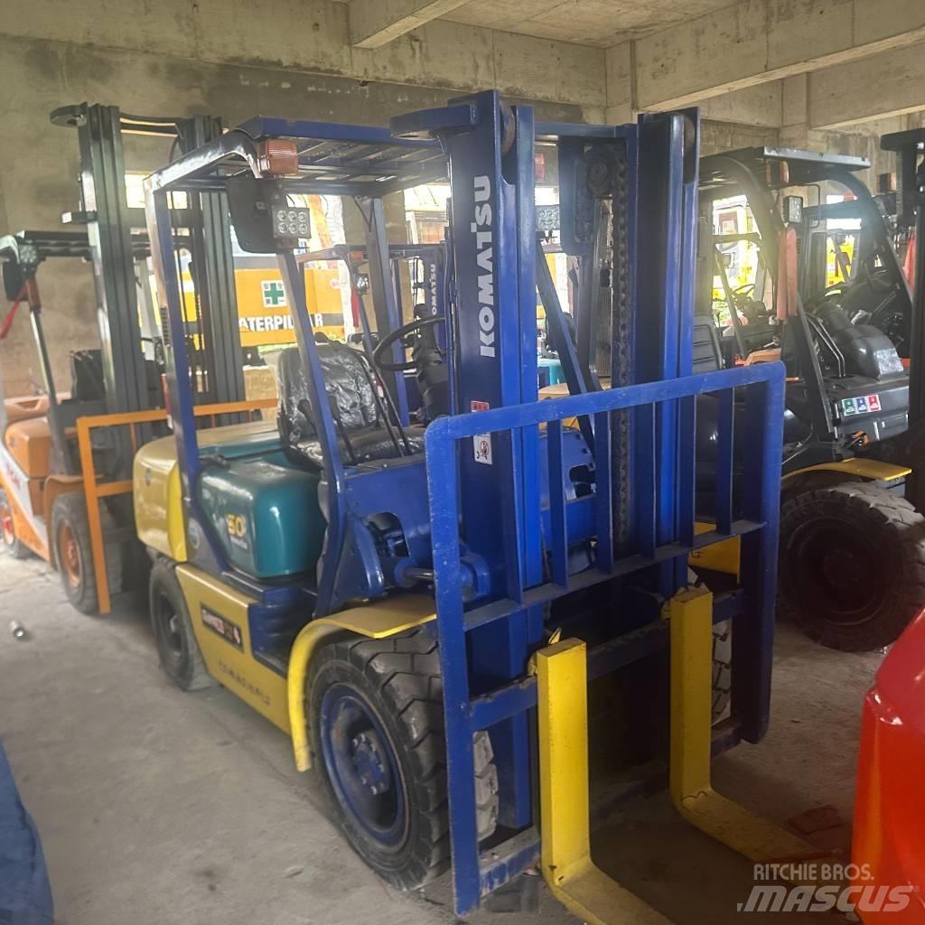 Komatsu F30T Дизельные погрузчики