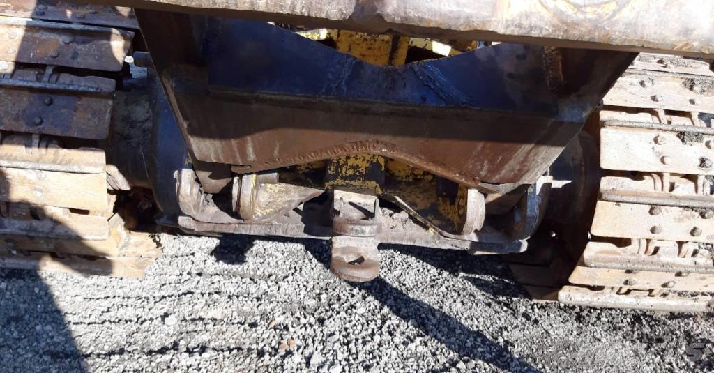 Komatsu D58E-1 Гусеничные бульдозеры