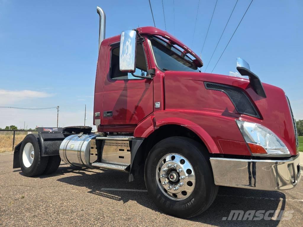 Volvo VNL 42 T300 Седельные тягачи