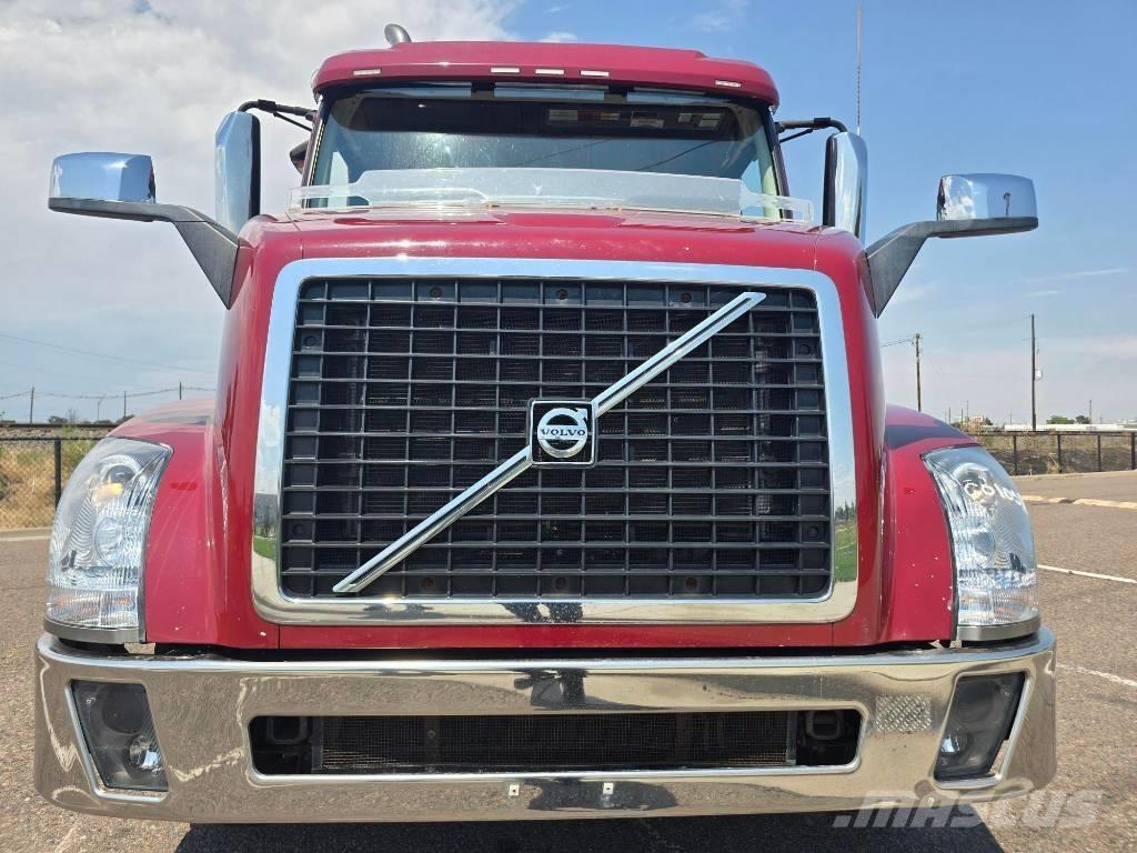 Volvo VNL 42 T300 Седельные тягачи