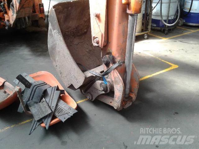 Hitachi FB200 Трактора