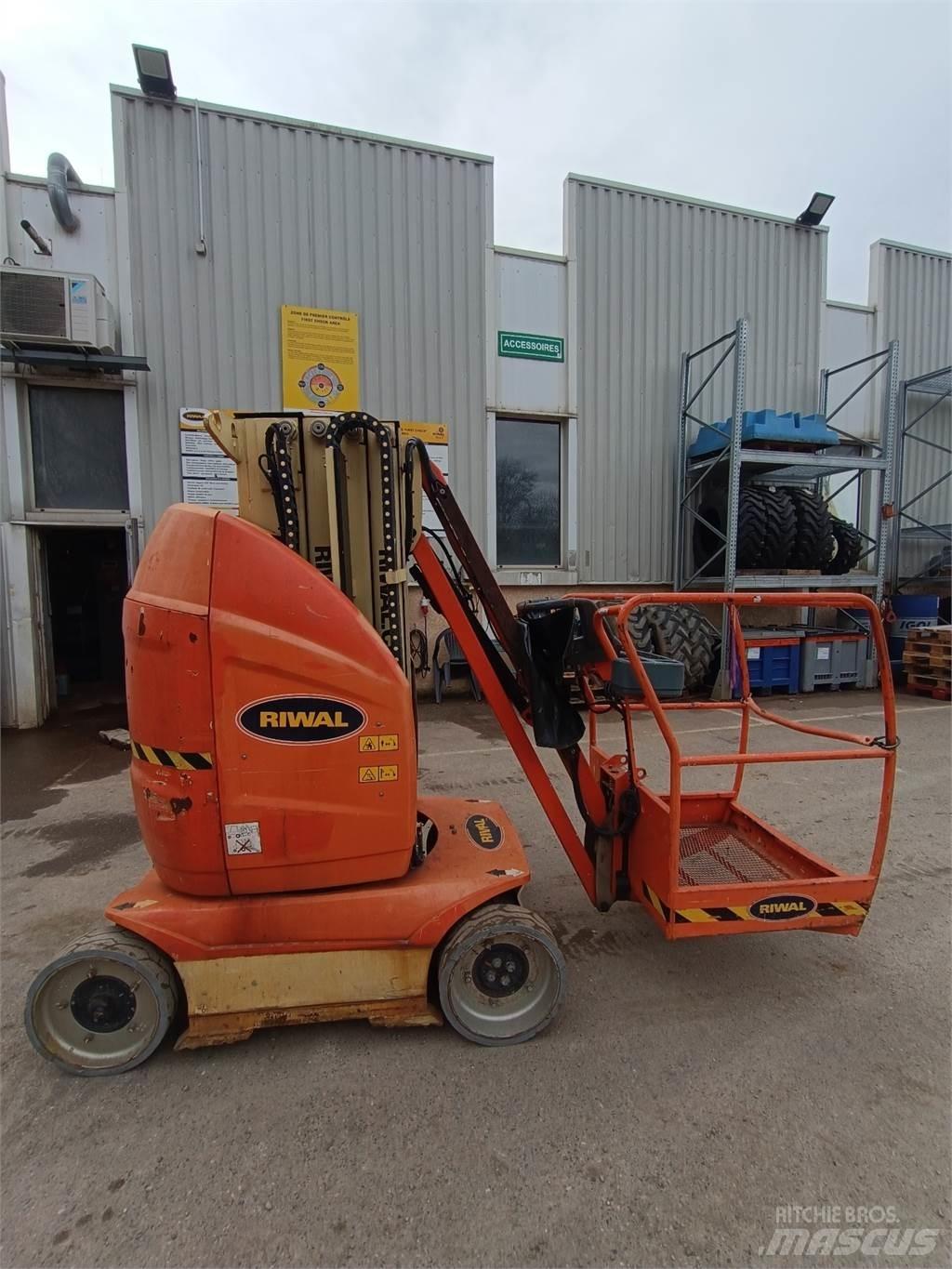 JLG T10E Разные подъемники и вышки