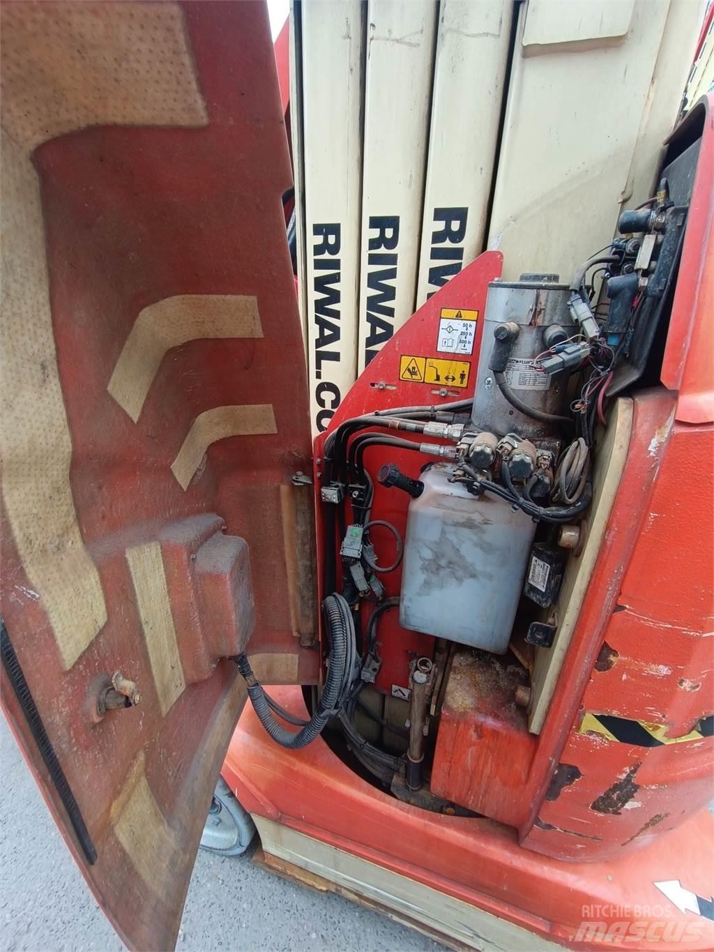 JLG T10E Разные подъемники и вышки
