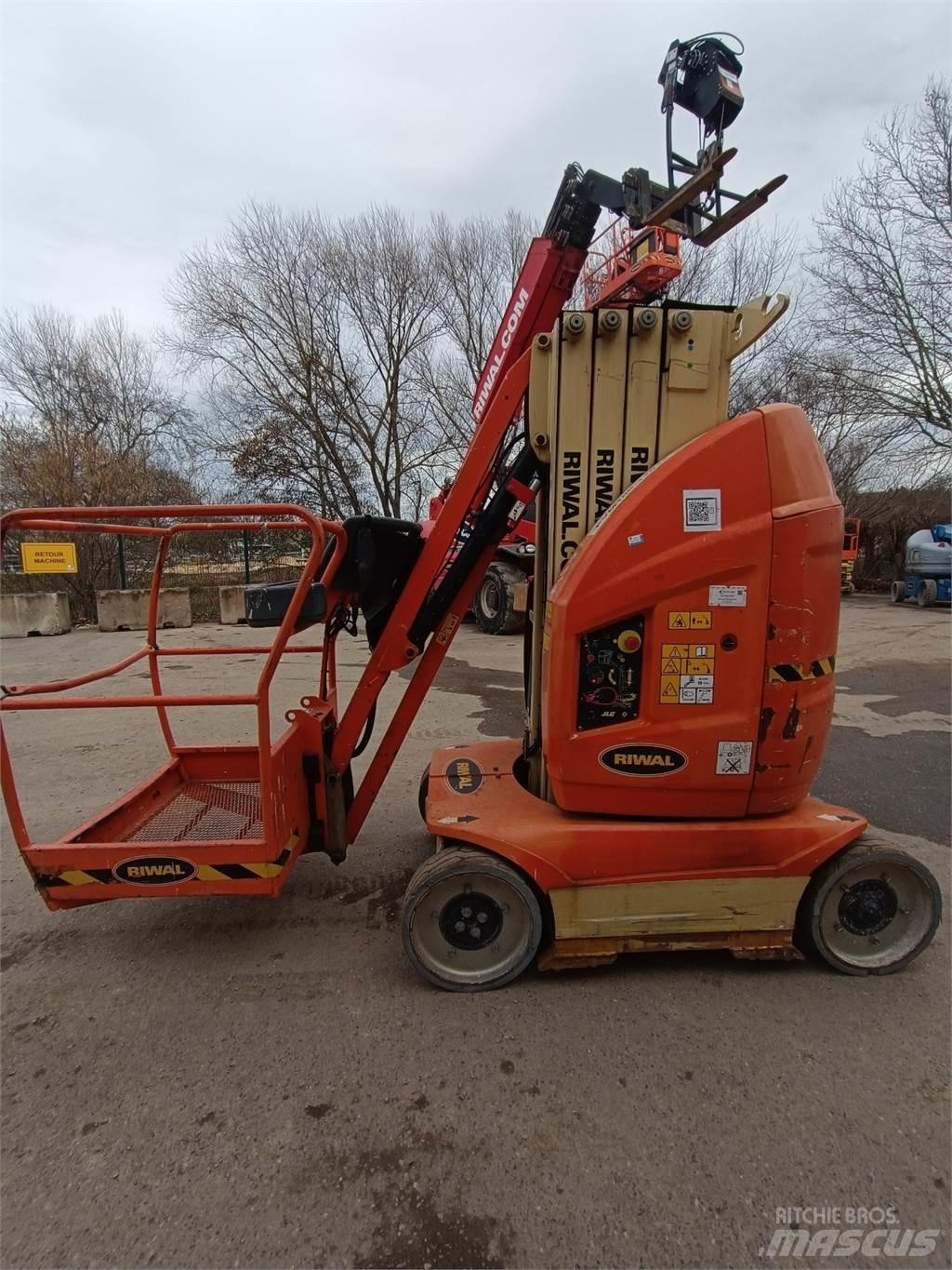 JLG T10E Разные подъемники и вышки
