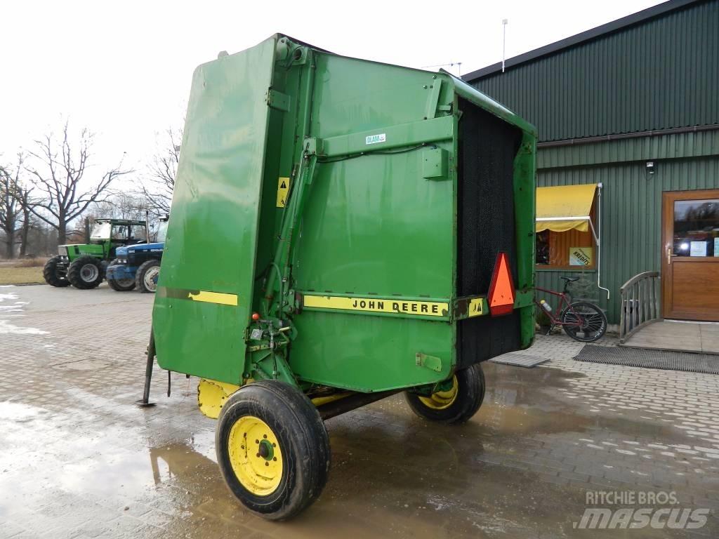 John Deere 550 Рулонные пресс-подборщики