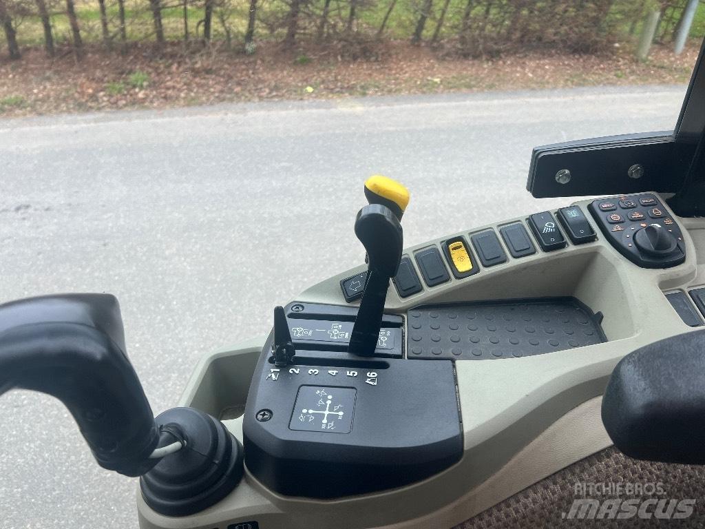 John Deere 3046 R Коммунальные тракторы