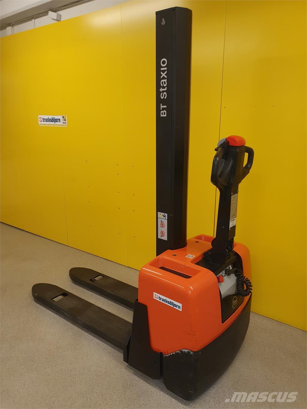 BT HWE100 Самоходные электроштабелёры