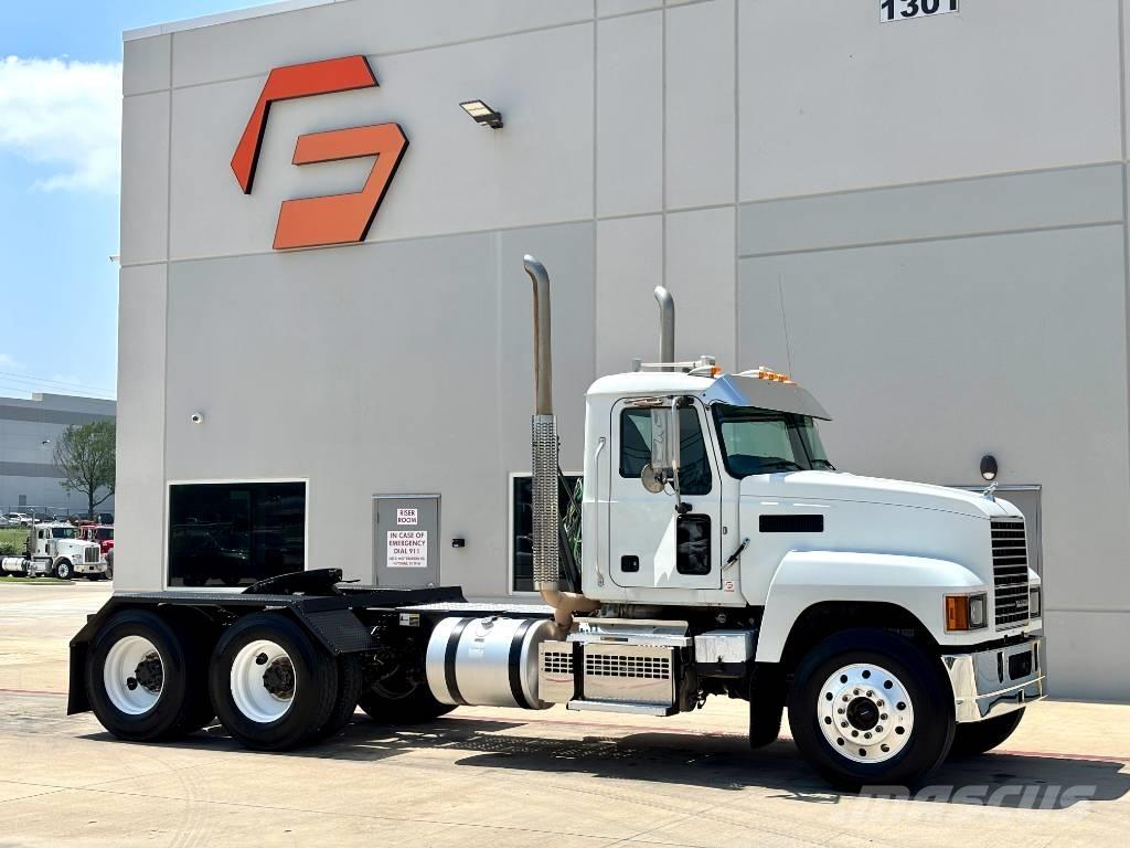Mack Pinnacle 64T Седельные тягачи