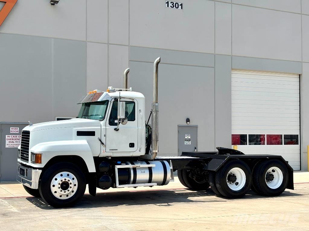 Mack Pinnacle 64T Седельные тягачи