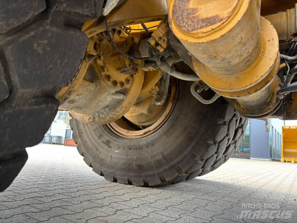 CAT 772G Карьерные самосвалы