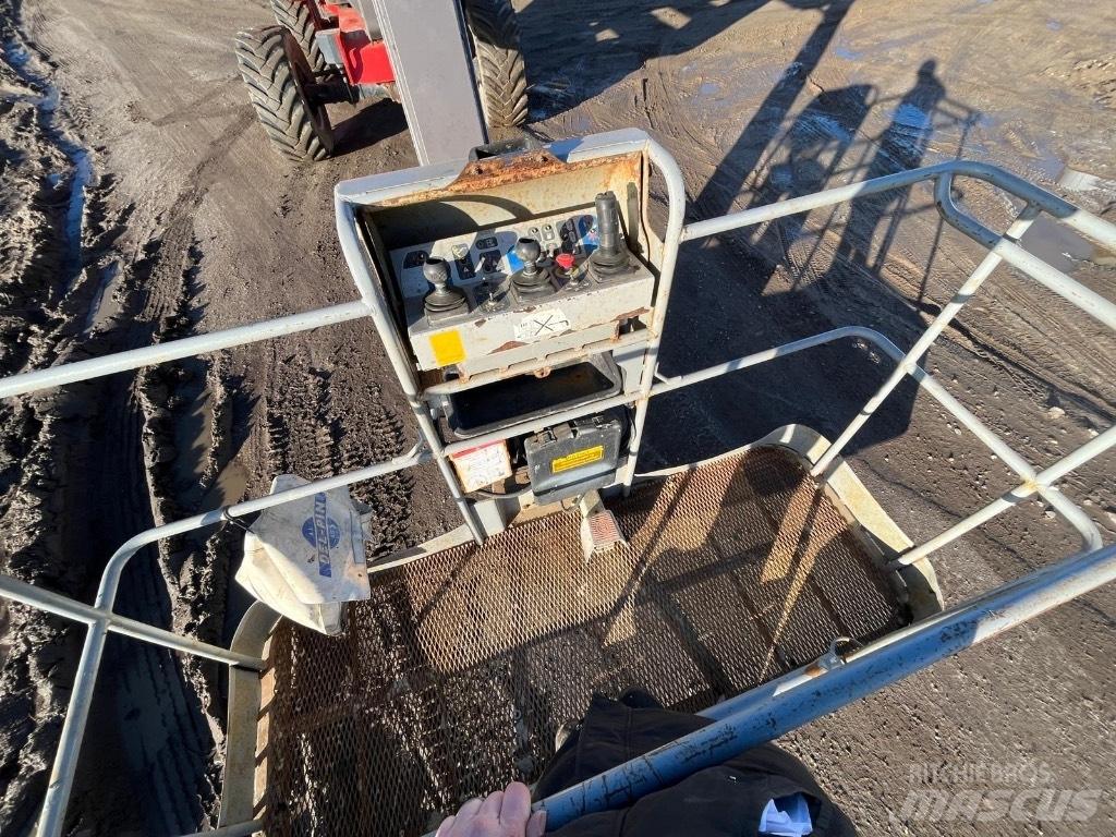 Manitou 200 ATJ Коленчатые подъемники