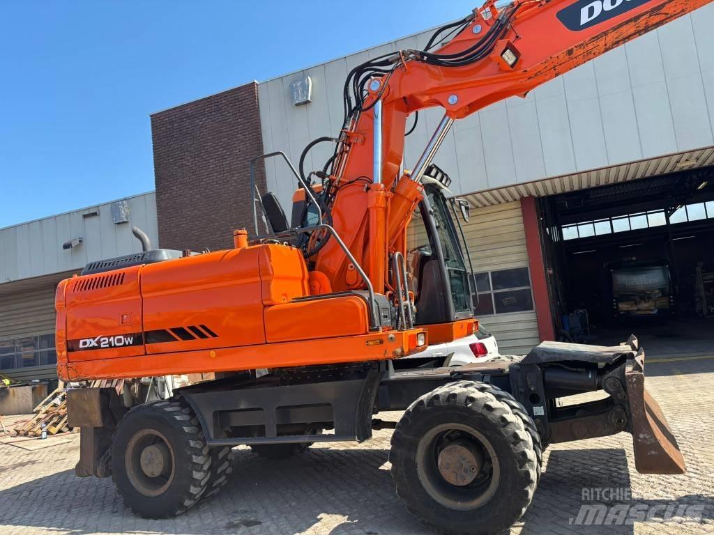 Doosan DX 210 W Колёсные экскаваторы