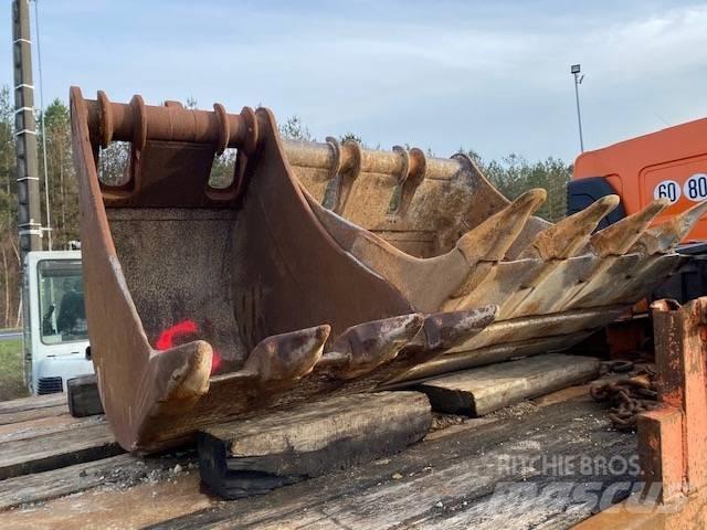 Komatsu PC 210 LC-8 Гусеничные экскаваторы