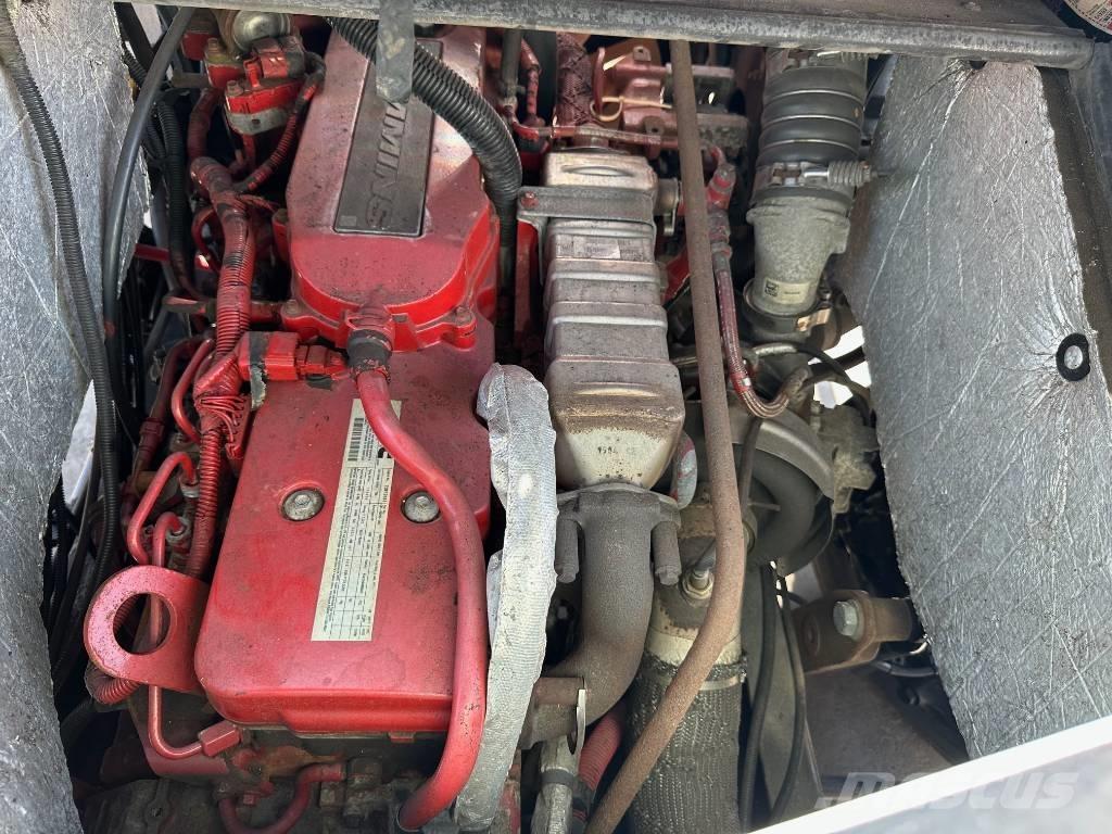  frieghtliner mt45 Бортовые фургоны