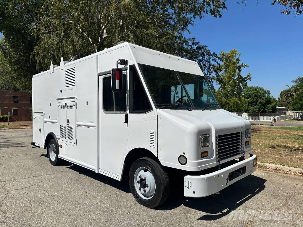  frieghtliner mt45 Бортовые фургоны