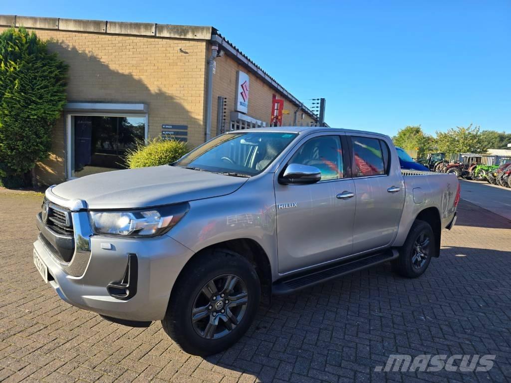 Toyota Hilux Бортовые фургоны