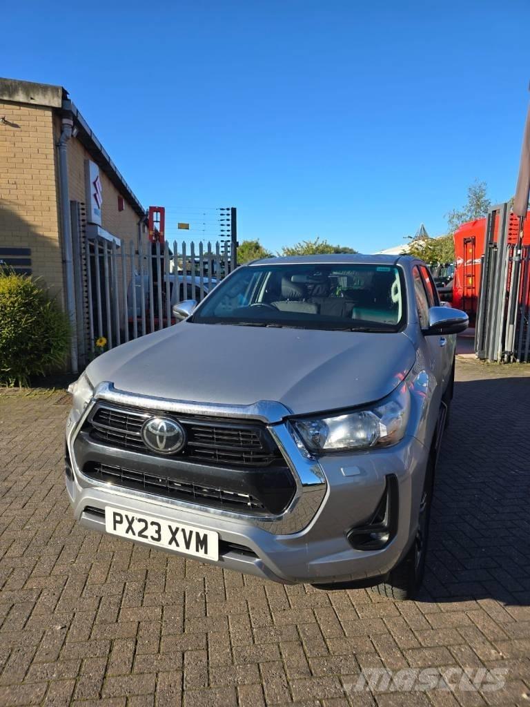 Toyota Hilux Бортовые фургоны