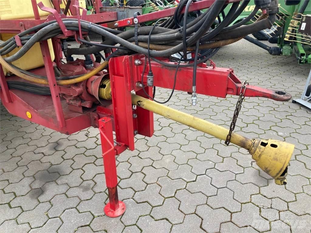 Hardi TYZ 2400 Прицепные опрыскиватели
