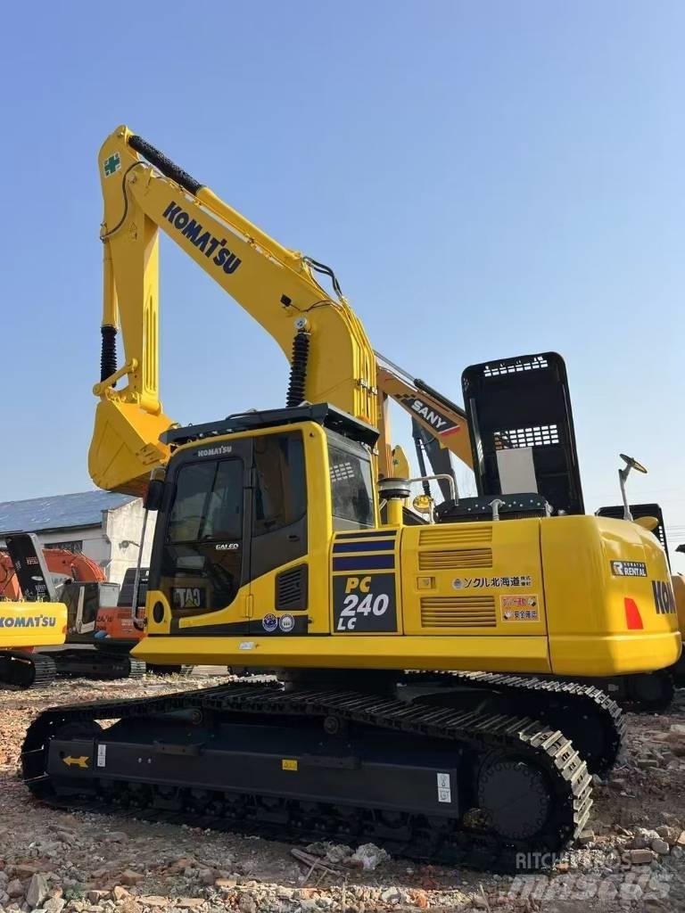 Komatsu 240-8 Гусеничные экскаваторы