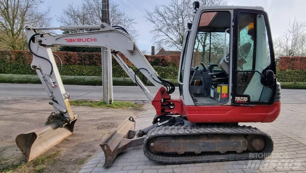 Takeuchi TB 235 Гусеничные экскаваторы