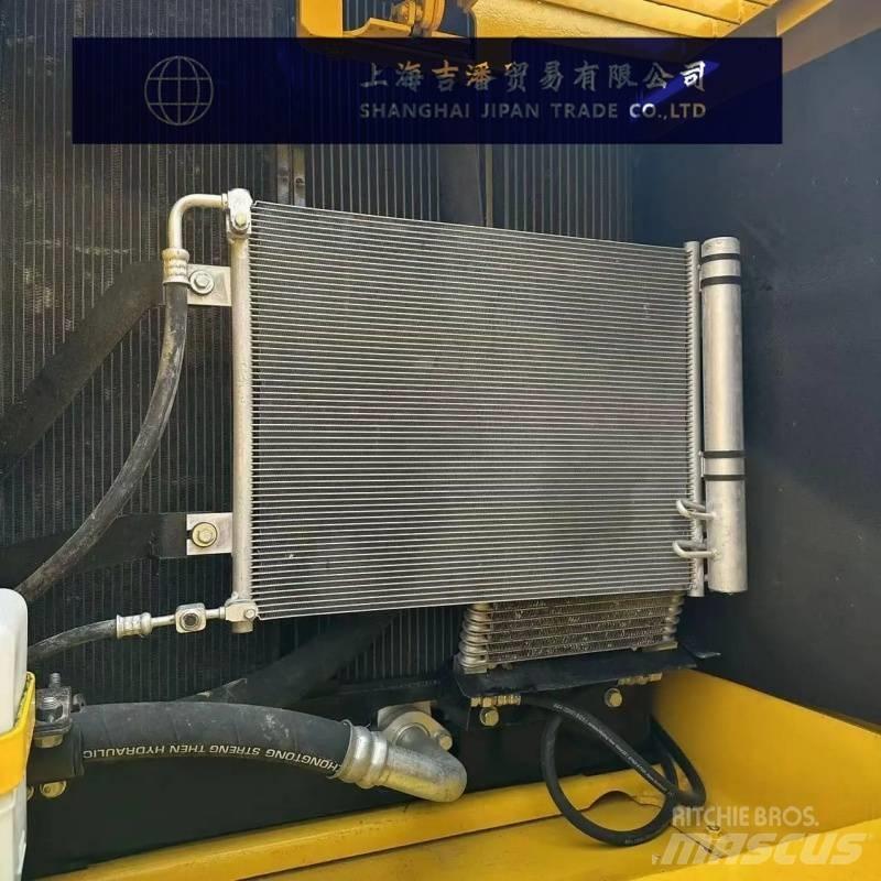 Komatsu PC 220 Гусеничные экскаваторы