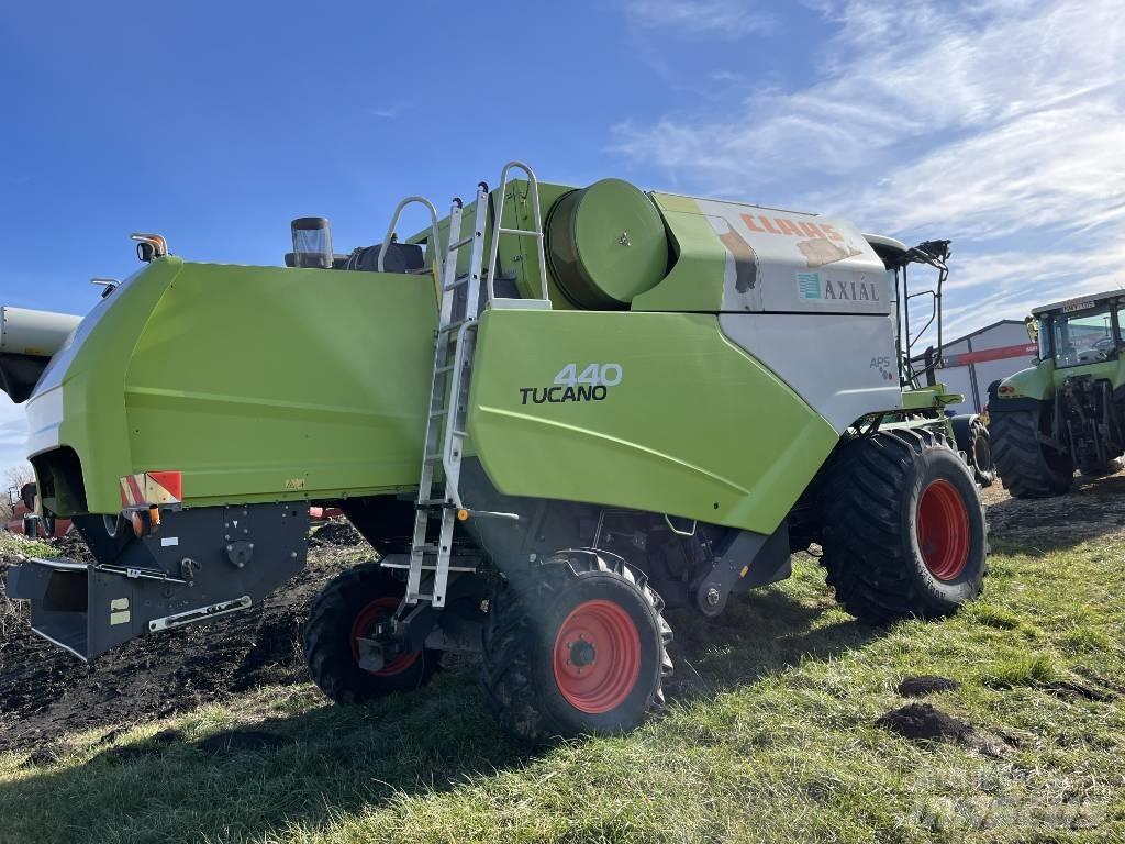 CLAAS Tucano 440 Зерноуборочные комбайны