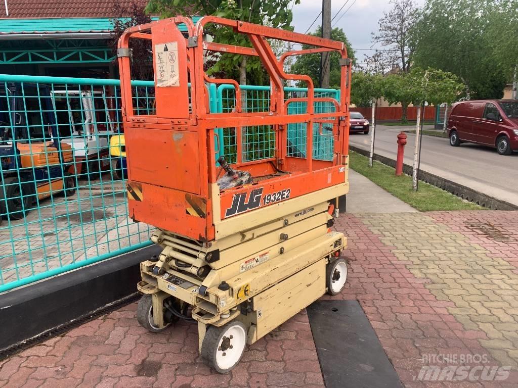 JLG 1932E2     V-2782 Вертикальные мачтовые подъемники