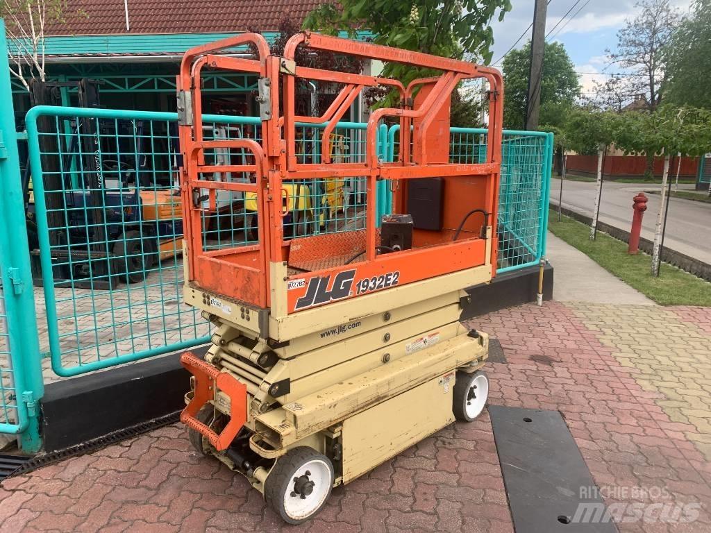 JLG 1932E2     V-2782 Вертикальные мачтовые подъемники
