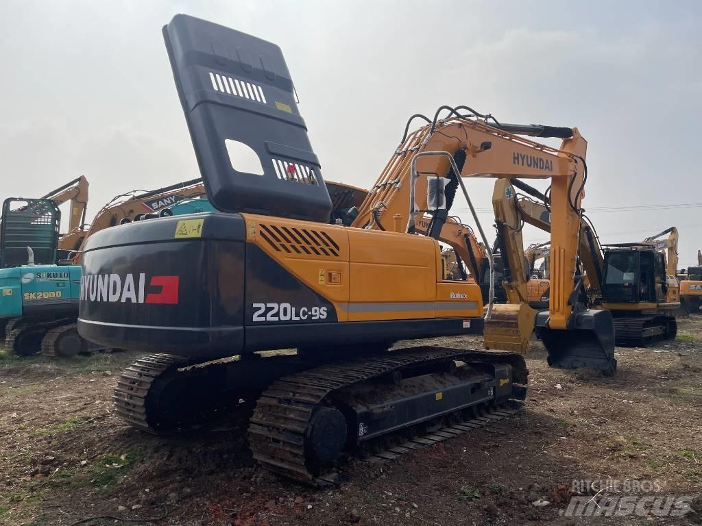 Hyundai 220-9S Гусеничные экскаваторы