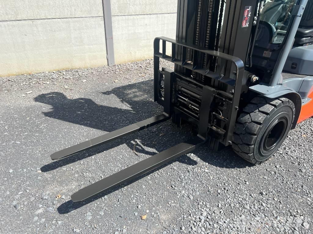 Toyota 02-8 FDF 25 Дизельные погрузчики