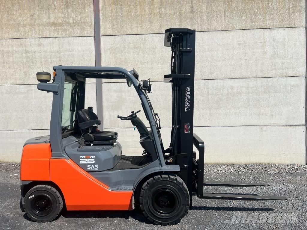 Toyota 02-8 FDF 25 Дизельные погрузчики