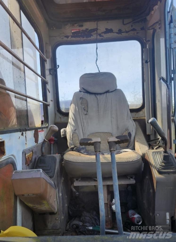 Hitachi EX 200 LC Гусеничные экскаваторы