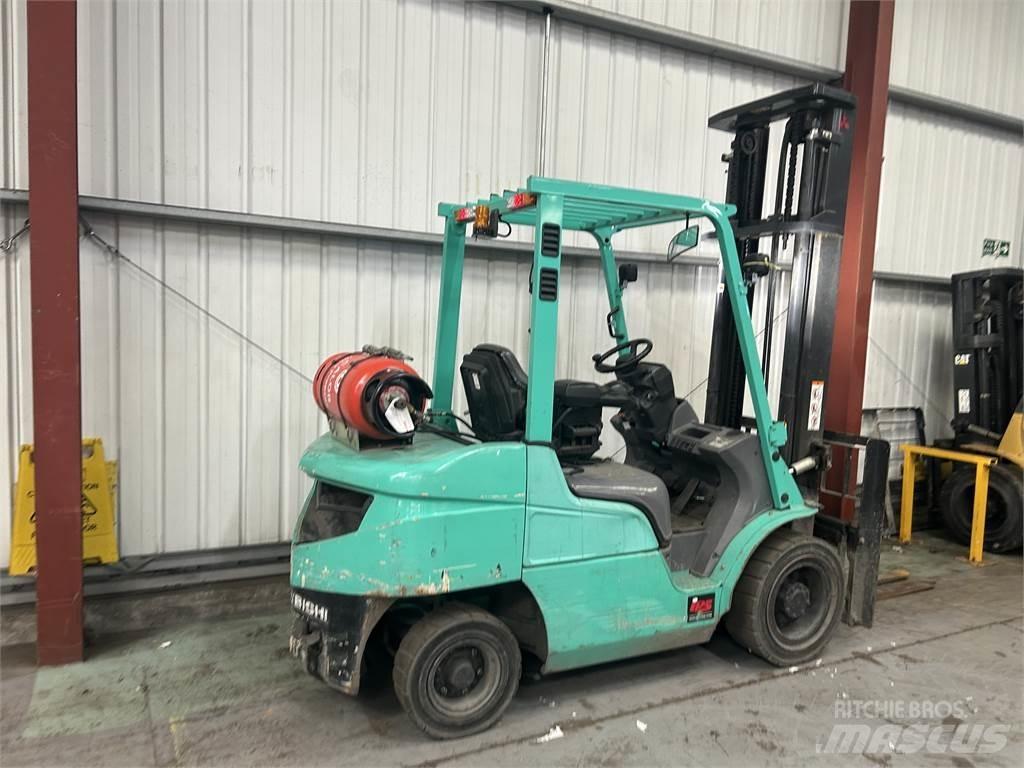 Mitsubishi FG30NT Газовые погрузчики