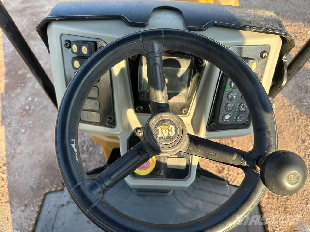 CAT CB 24 B Катки тротуарные