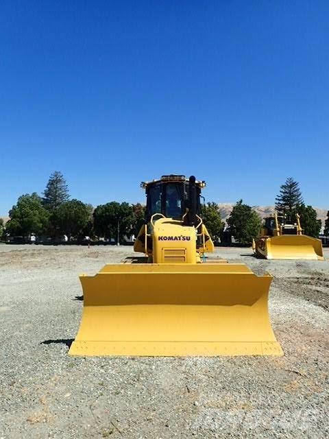 Komatsu D61EX-24 Гусеничные бульдозеры
