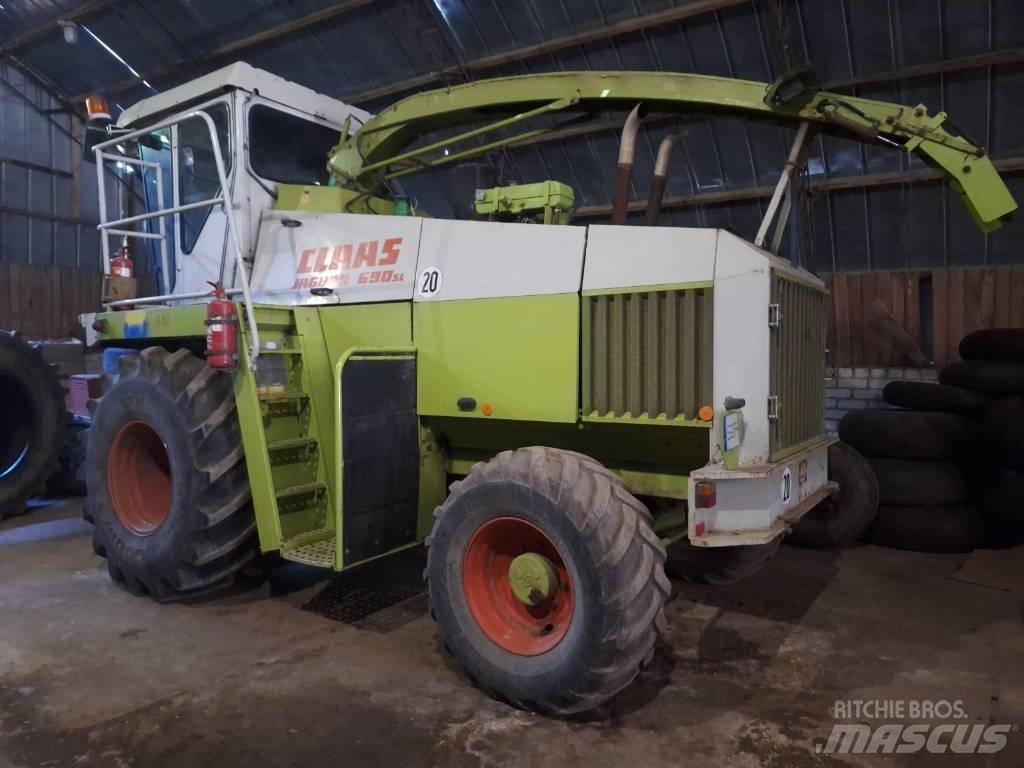 CLAAS Jaguar 690 Самоходные кормоуборочные комбайны