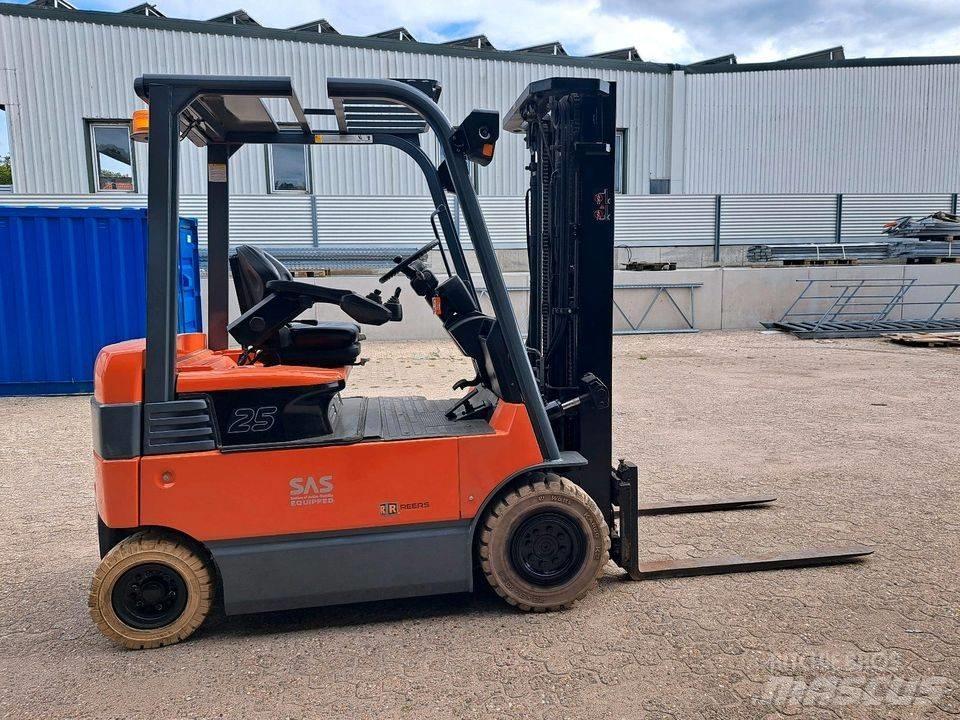 Toyota 7FBMF25 Строительная техника - Другие