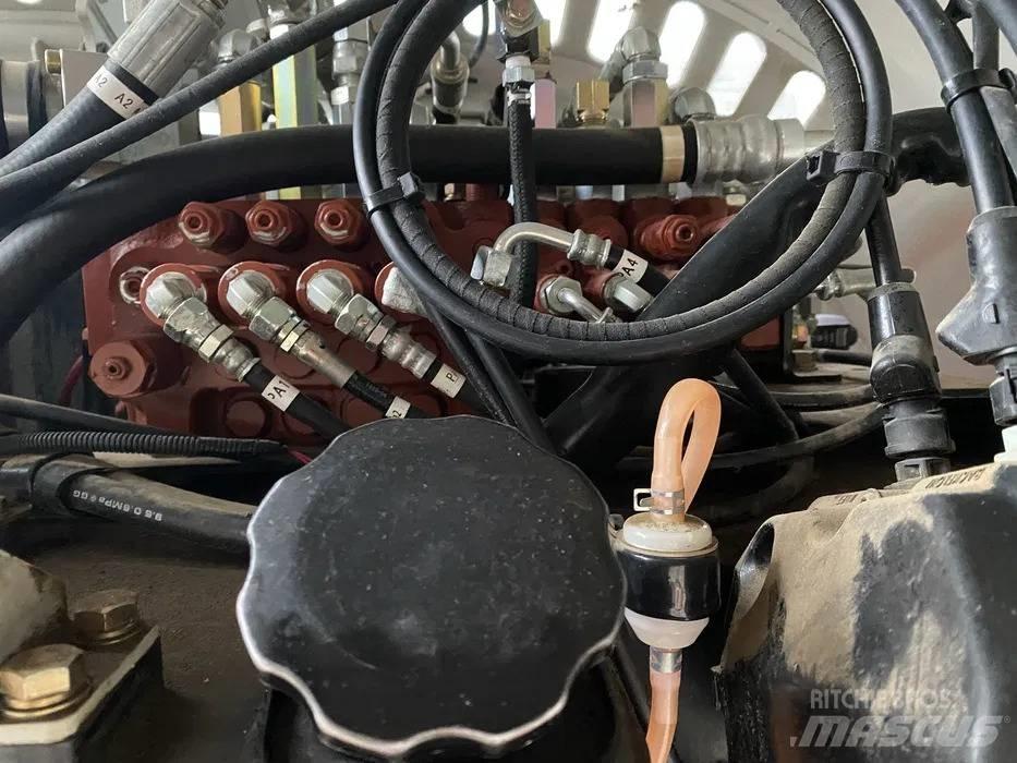 Takeuchi TB 295 Колёсные экскаваторы