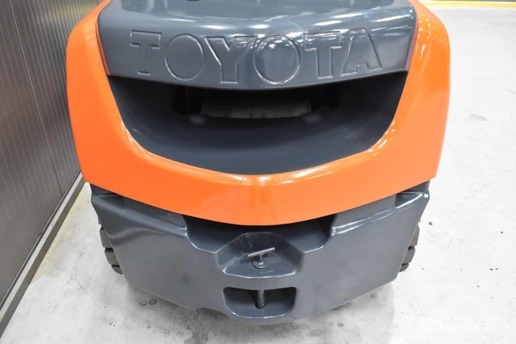 Toyota 06-8FD30F Дизельные погрузчики