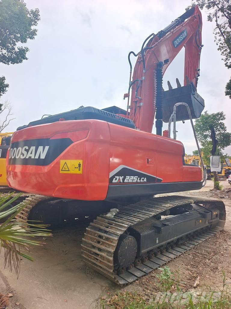 Doosan DX225LC-9C Гусеничные экскаваторы