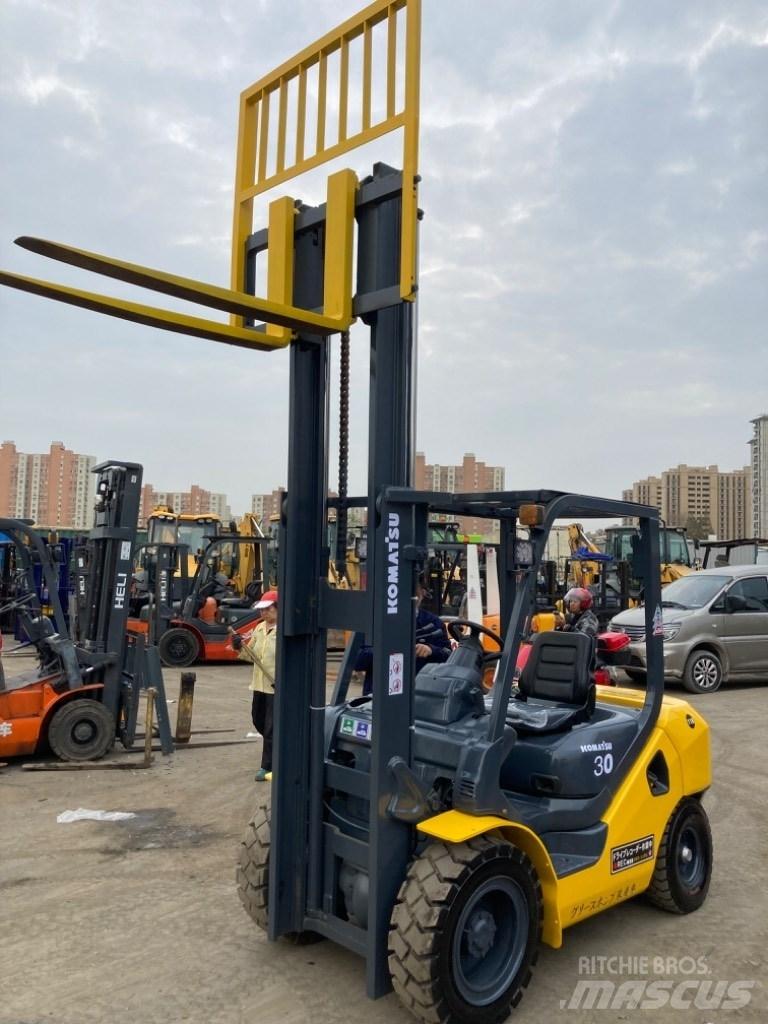 Komatsu FD30T-16 Дизельные погрузчики