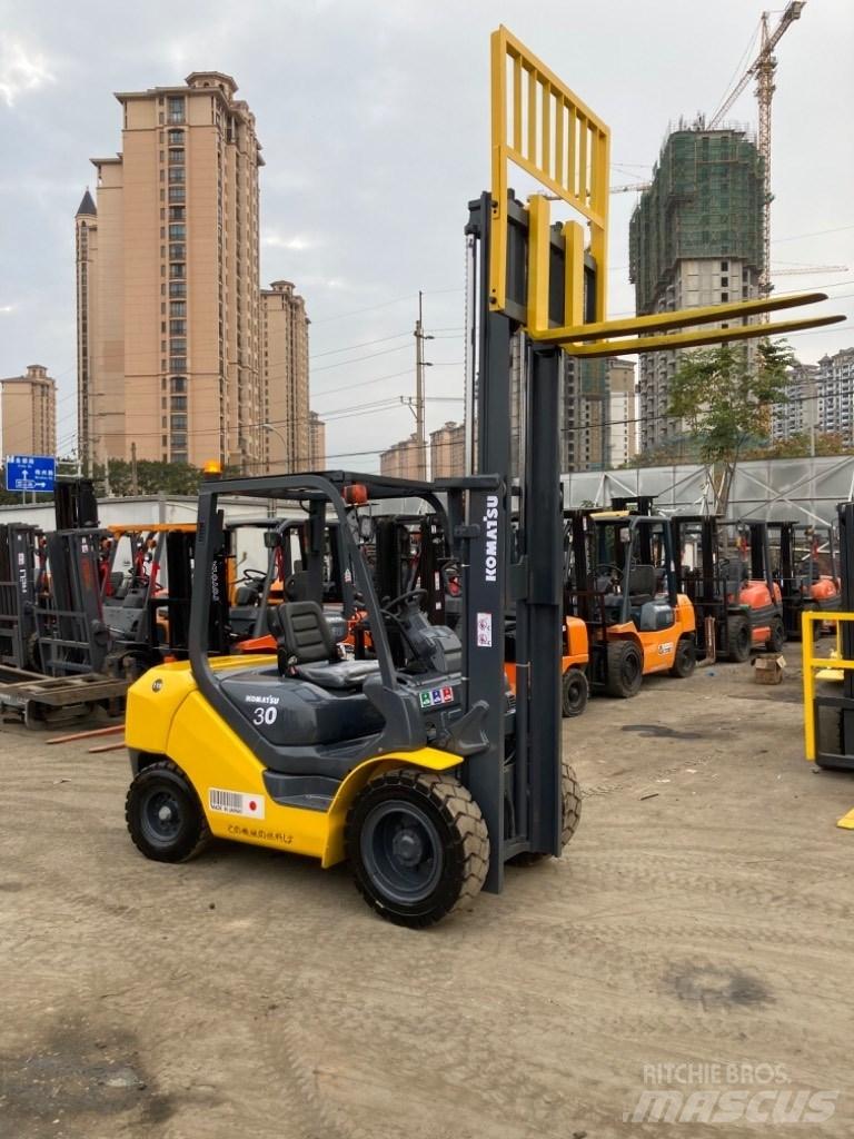 Komatsu FD30T-16 Дизельные погрузчики